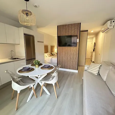 Apartament New And Cozy Next To The