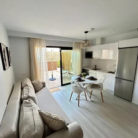 Apartament New And Cozy Next To The